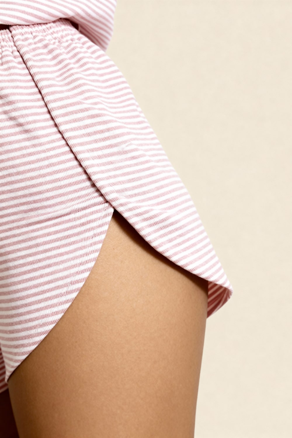 Set scurt cu fante și crop top Carmen Rose