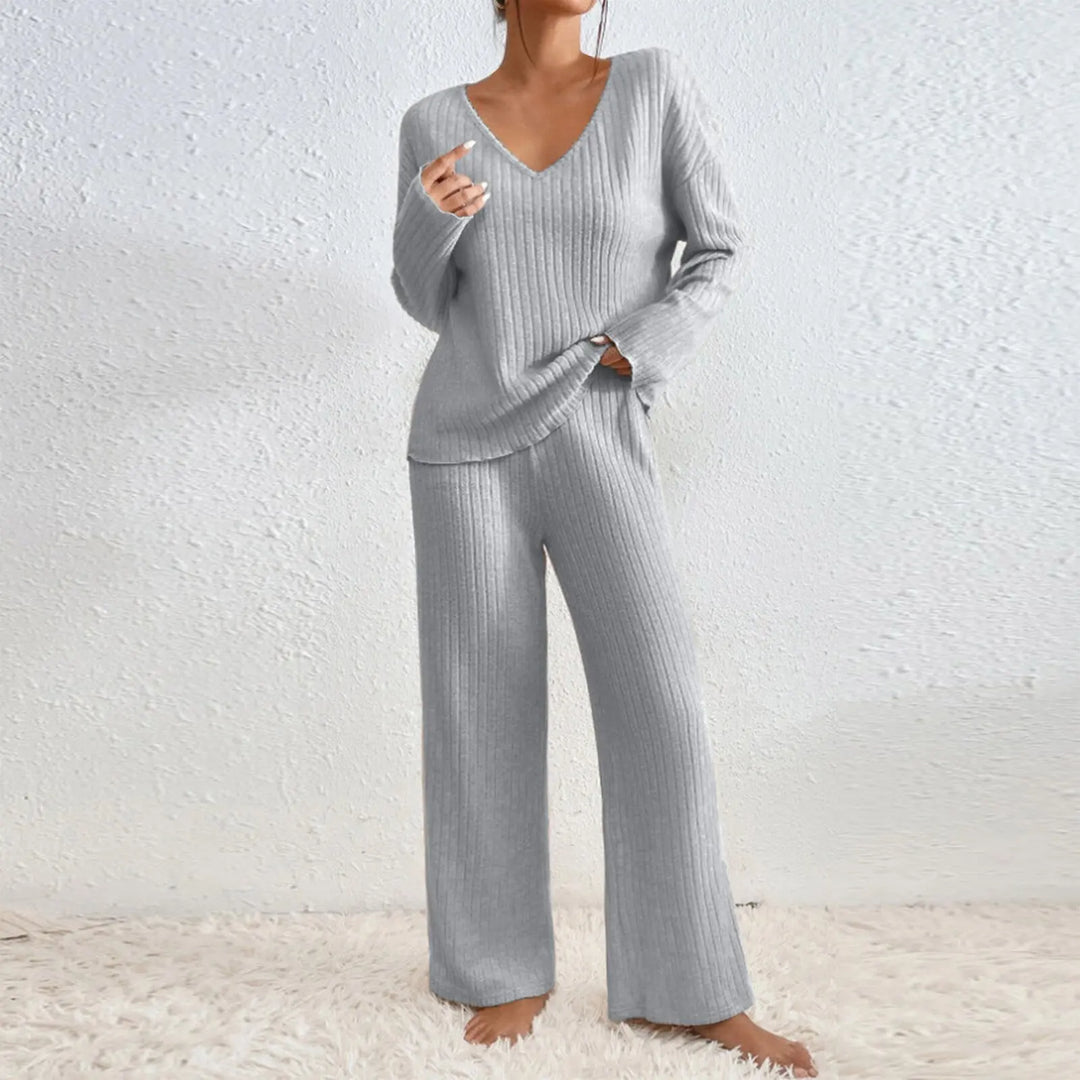 Vivienne - Set din două piese cu pantaloni drepți și top cu decolteu în V