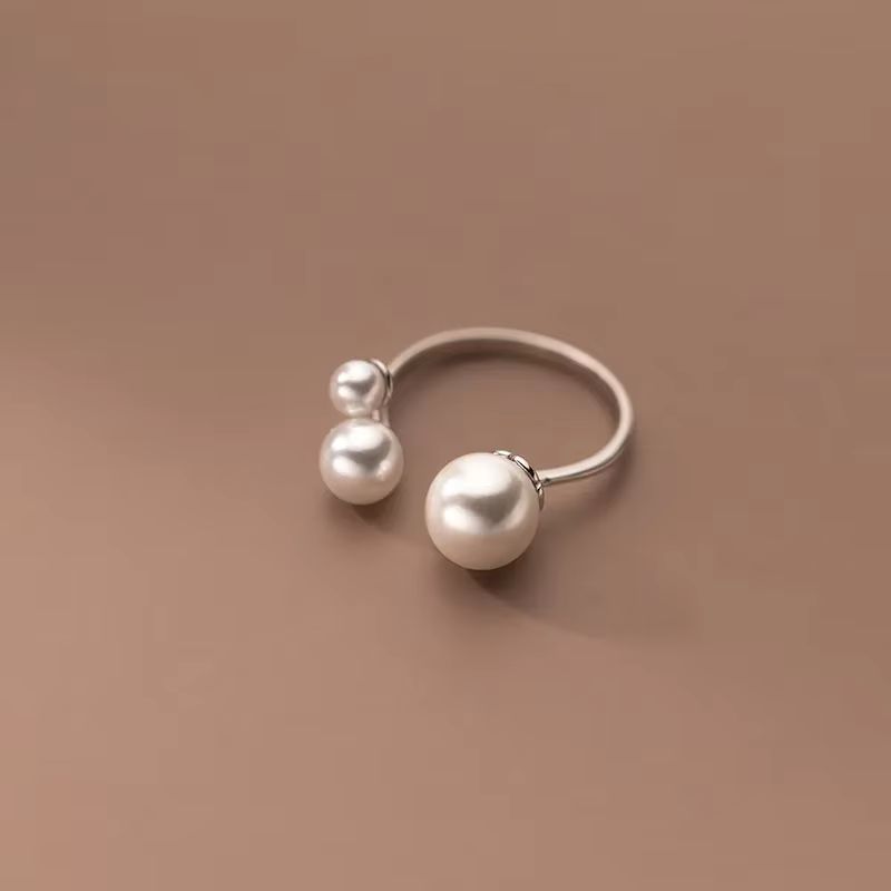 Inel Elegant cu Trio de Perle
