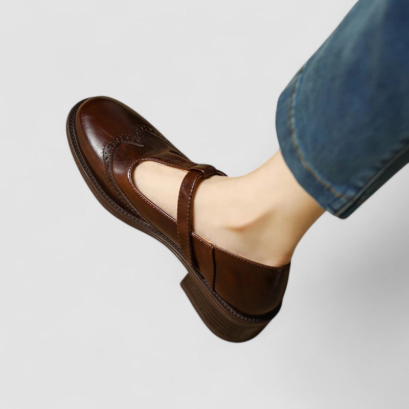 Margot | Pantofi cu bandă T și model brogue